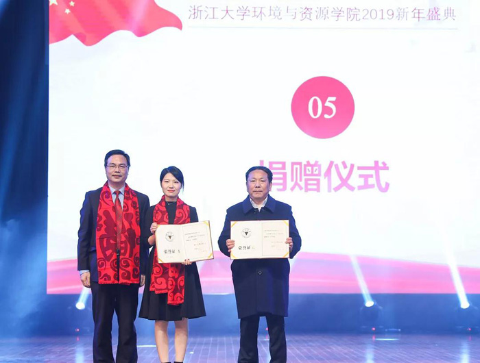 1545874988994335.jpg banj1.jpg